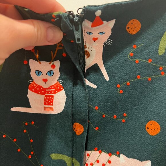ModCloth x Collectif 'Festive Felines' Size US 10 Retro Swing Dress in Green - Picture 3 of 7